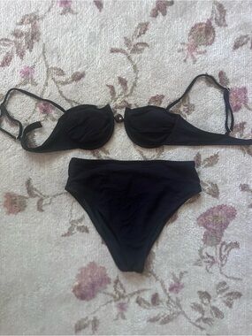 Black Two-Piece Women's Bikini Set — Sculpting Underwire Top
